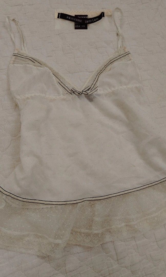 White lace camisole (Category: Sleeveless) located in Panabo. Submitted by _elfiethreads (Listing ID 1471058522, Image 2). Description: Xs-medium No flaws.