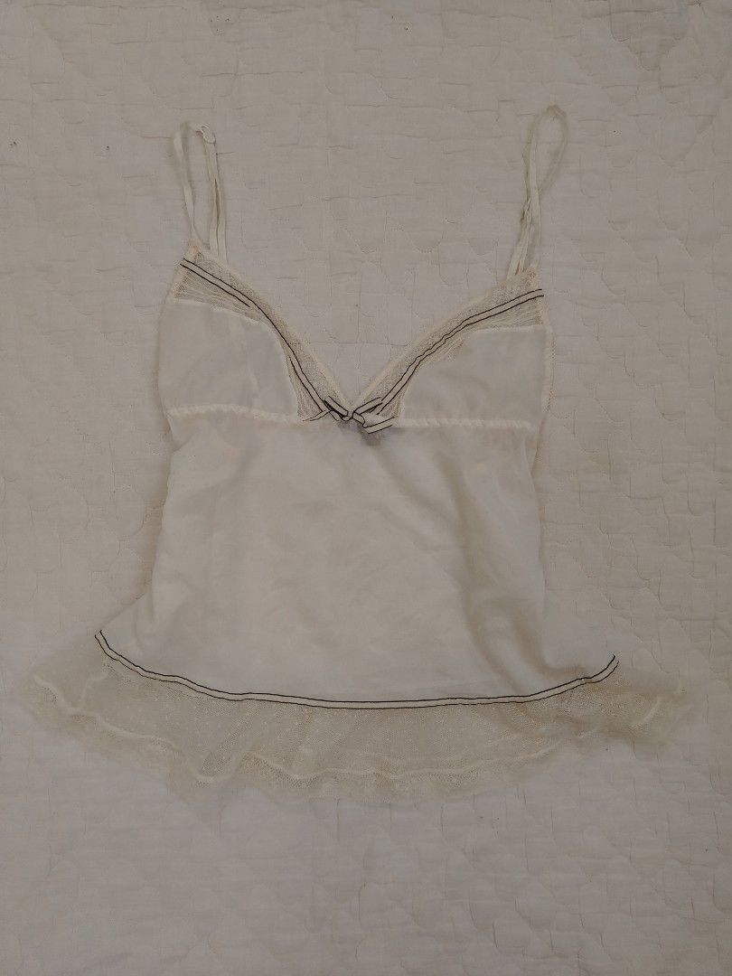White lace camisole (Category: Sleeveless) located in Panabo. Submitted by _elfiethreads (Listing ID 1471058522, Image 1). Description: Xs-medium No flaws.