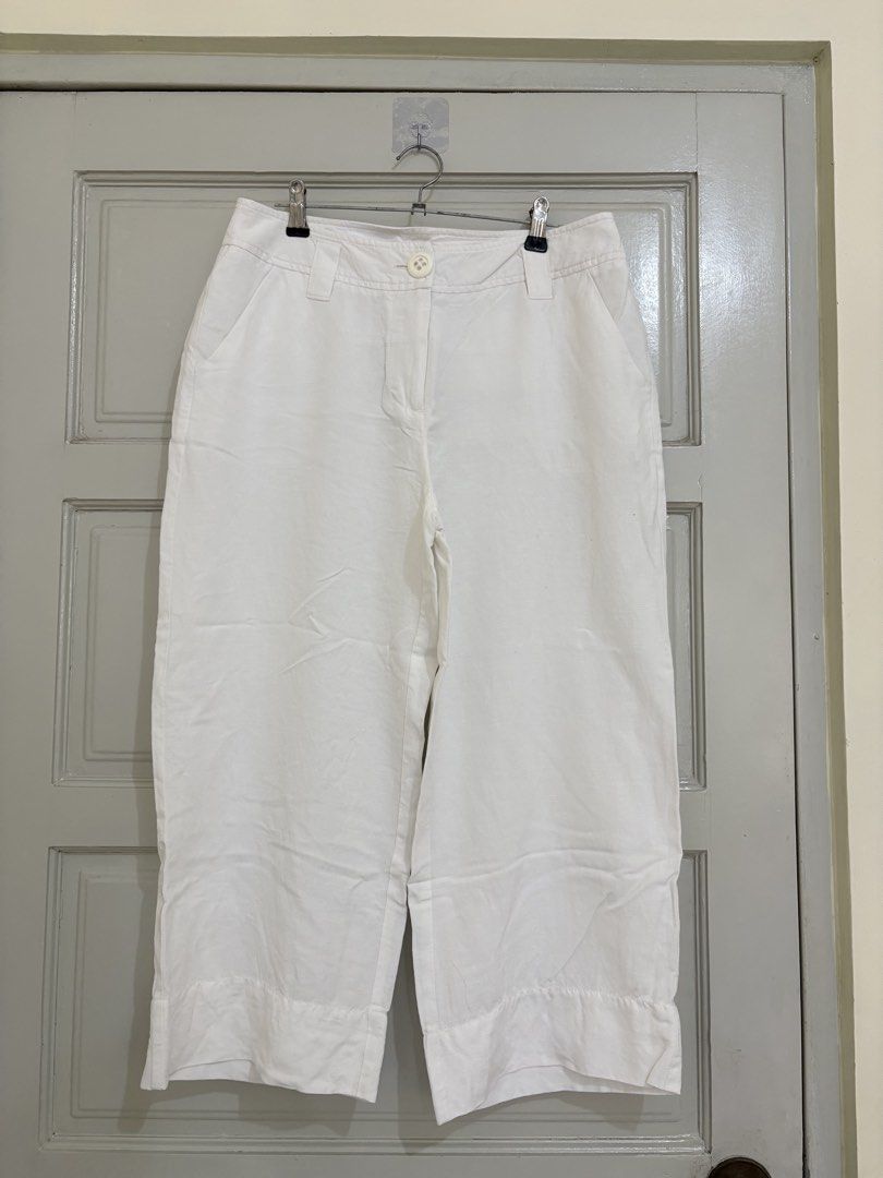 White Linen Cropped Pants (Category: Other Bottoms) located in Apalit. Submitted by minimaliztcloset (Listing ID 1470974245, Image 1). Description: Location: Angeles Pampanga.