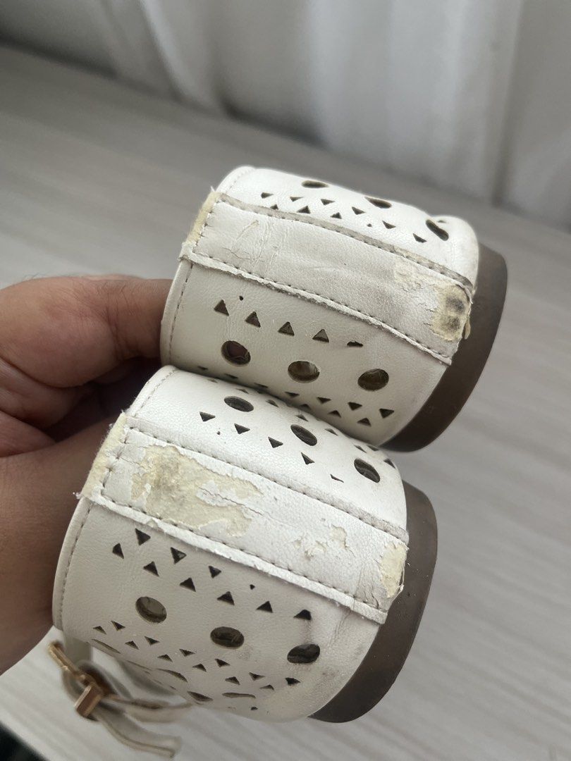 White Mary Jane Flats (Category: Flats & Sandals) located in Cebu City. Submitted by stylebyregi (Listing ID 1470968765, Image 3). Description: White Mary Jane Flats Signs of usage, peeling at the back part, needs cleaning True to size eu39.