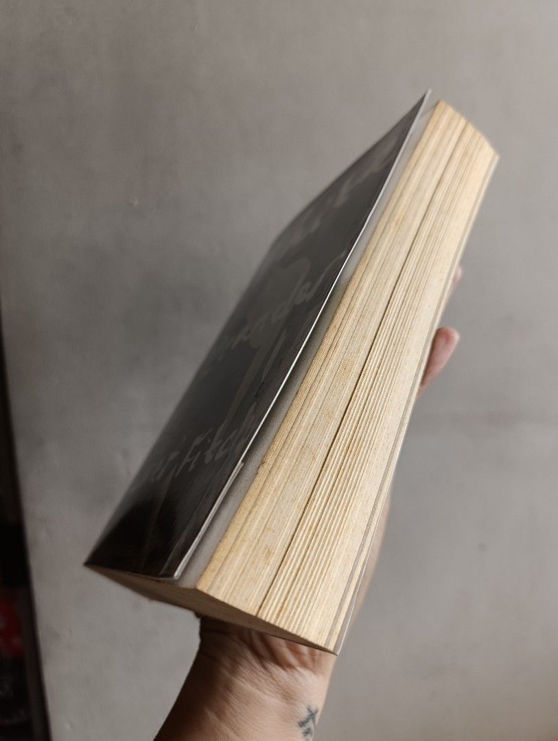 White Oleander by Janet Fitch (Category: Storybooks) located in Manila. Submitted by bookworm_2070 (Listing ID 1470973989, Image 2). Description: RFS: Decluterring. Done Reading Authentic, bought from NBS. No annotations. Flaws: tanning and foxing Price: 💰 250 📦 MOD (shouldered by buyer): Lalamove (within Metro Manila only) or J&T Express direct 📦 Meetups: SM Megamall, MRT Shaw Boulevard or other nearby areas. 💸 MOP: GCash, Maya or Bank Trans