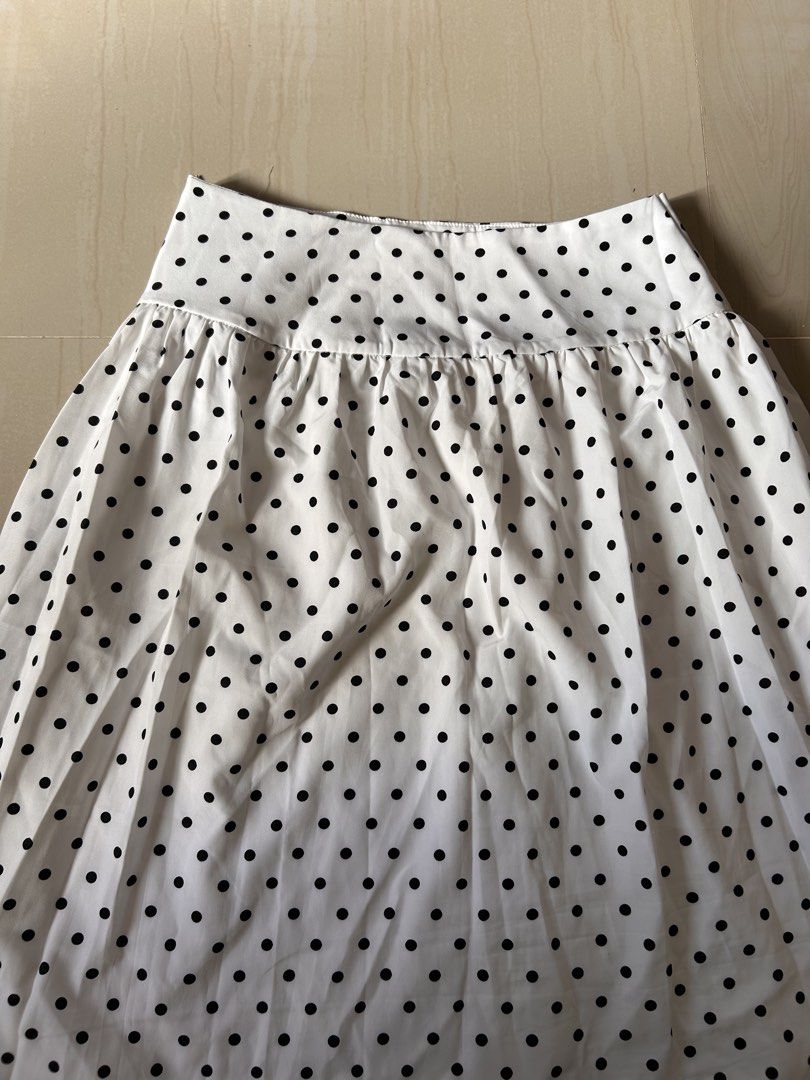 White Polka Dot Long Skirt (Category: Skirts) located in Caloocan City. Submitted by declutterieee (Listing ID 1471015277, Image 3). Description: - Color & Pattern: White with classic black polka dots - Fit & Style: High-waisted yoke with a gathered, flared shape and midi length - Material: Lightweight and flowy for comfortable all-day wear - Perfect for: Casual day outs, easily styled with basic tops and flats - Condition: Excellent - Size large