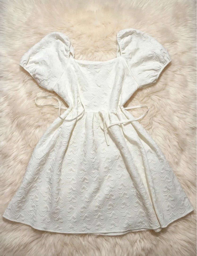 White Puff dress (Category: Dresses) located in Zamboanga. Submitted by my.closette (Listing ID 1471017106, Image 1). Description: Size: M-L Backless dress.
