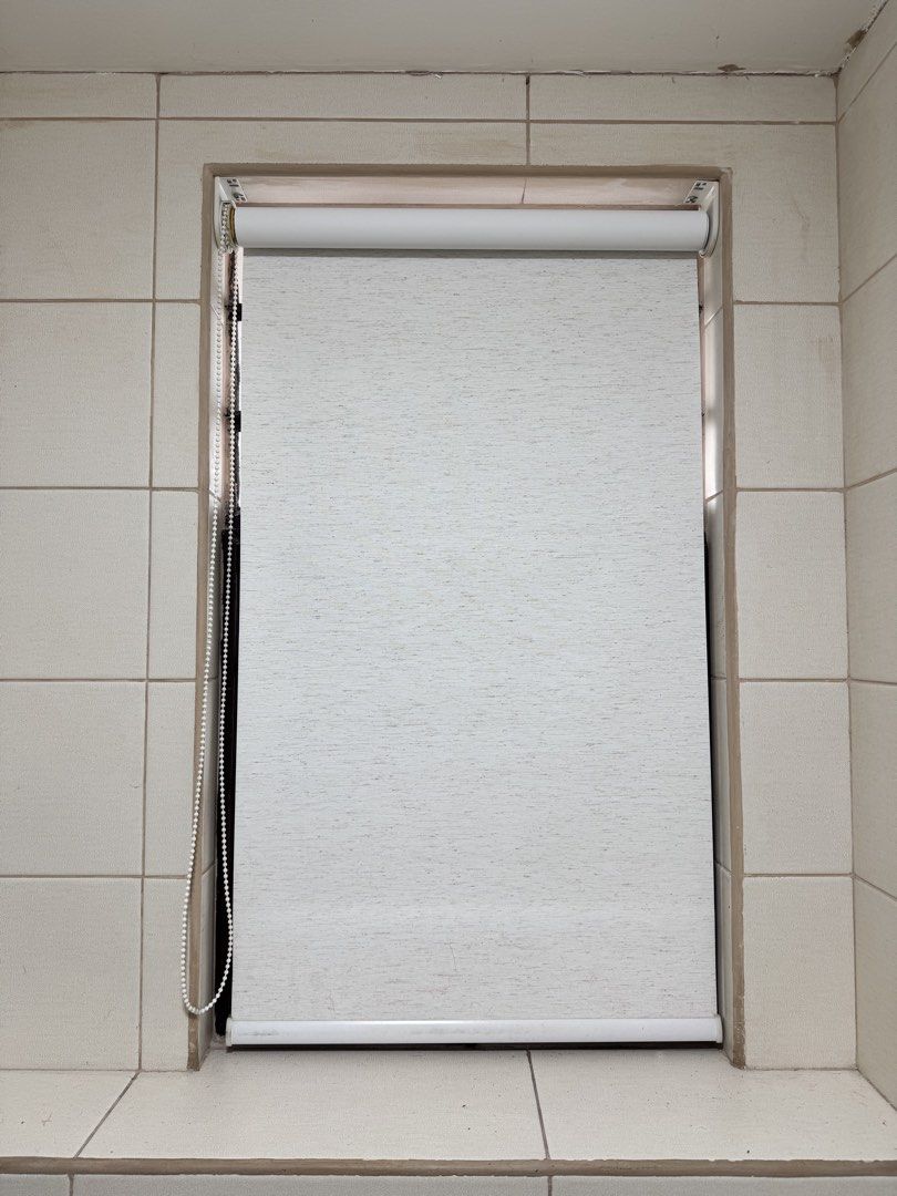 White roller blind window shade with beaded chain (Category: Curtains & Blinds) located in Makati City. Submitted by maria.1024 (Listing ID 1471018220, Image 1). Description: White Textured Roller Window Blind – 21 × 36 Inches Pre-owned roller window blind in a light gray, subtly textured fabric with a clean, minimalist design. Suitable for bathrooms, kitchens, utility rooms, or other small windows. Dimensions: * Width: 21 inches (53 cm) * Height