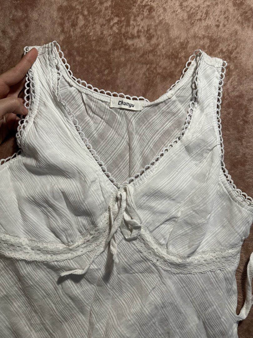 WHITE SLEEVELESS TOP (Category: Others Tops) located in Cavite. Submitted by prelovedbyreluv (Listing ID 1471077278, Image 2). Description: .
