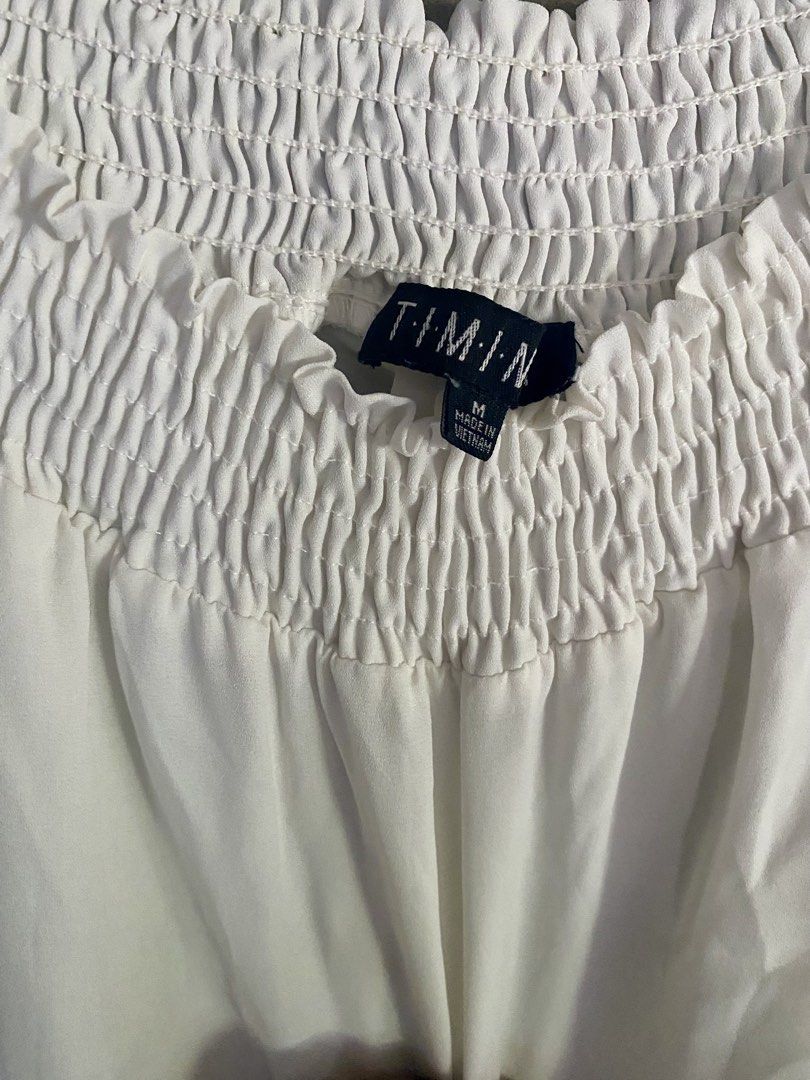 WHITE SMOCKED BLOUSE (Category: Blouses) located in Gamu. Submitted by preloved.29 (Listing ID 1470946252, Image 3). Description: Pre owned WYSISYG No issue Washed and ready to wear.