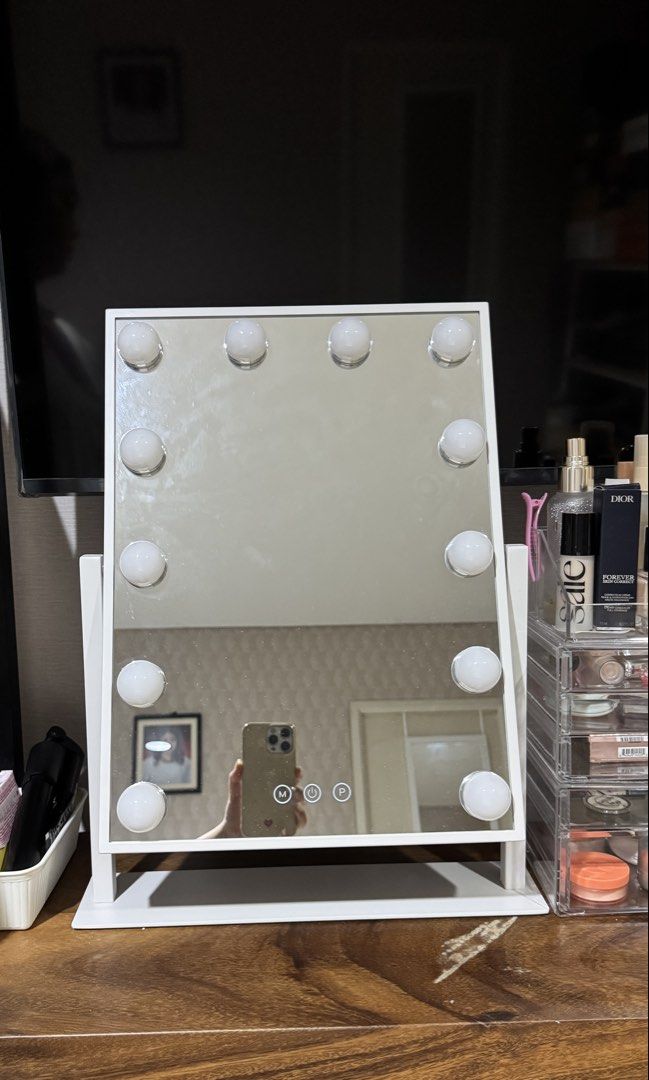 White Vanity Mirror with 12 bulbs (Category: Mirrors) located in Paranaque City. Submitted by hxnnxhbxlxhxdx (Listing ID 1471070026, Image 1). Description: - passes as brand new since i wasnt able to use - 3 modes loc: paranaque/caloocan/qc rfs: moved out of condo, di nagamit.