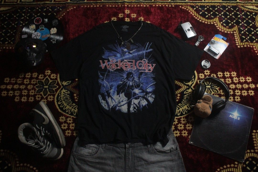 Wicked City Anime Graphic Tee (Category: Tshirts & Polo Shirts ) located in Naga. Submitted by kurtsoweak042005 (Listing ID 1471037728, Image 1). Description: Wicked City Anime Graphic Tee L 30 W 25 In Excellent Conditon Color Rate: 1000000/10 No Issue.