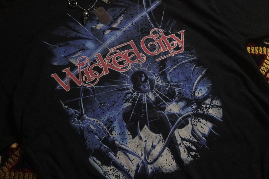 Wicked City Anime Graphic Tee (Category: Tshirts & Polo Shirts ) located in Naga. Submitted by kurtsoweak042005 (Listing ID 1471037728, Image 2). Description: Wicked City Anime Graphic Tee L 30 W 25 In Excellent Conditon Color Rate: 1000000/10 No Issue.