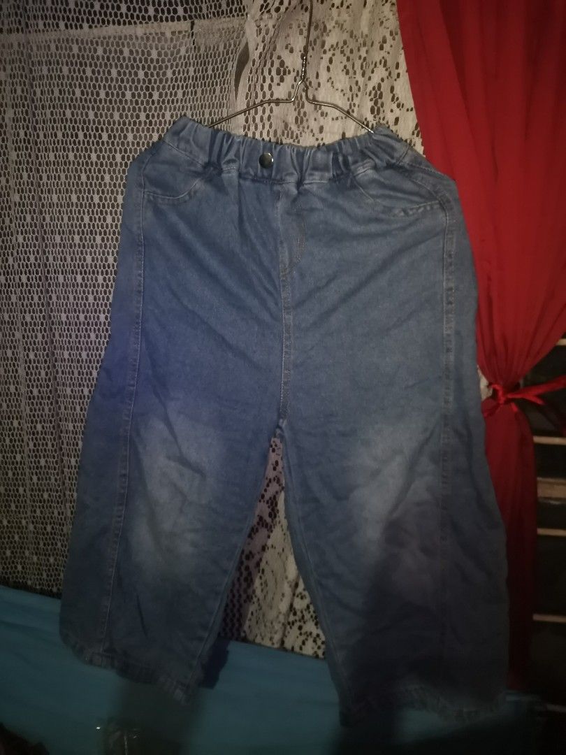 Wide leg cropped jeans (Category: Shorts) located in Makati City. Submitted by j.angelxa (Listing ID 1471047834, Image 2). Description: rfs: masikip sakin size 170 45-55kg.