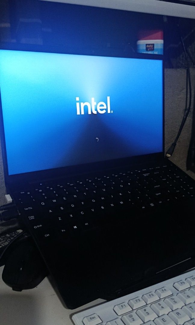 Wide Screen Laptop (Category: Laptops & Notebooks) located in Mariveles. Submitted by shallymay (Listing ID 1471039332, Image 3). Description: Laptop and charger only Nawala touchpad after ireformat No brand.