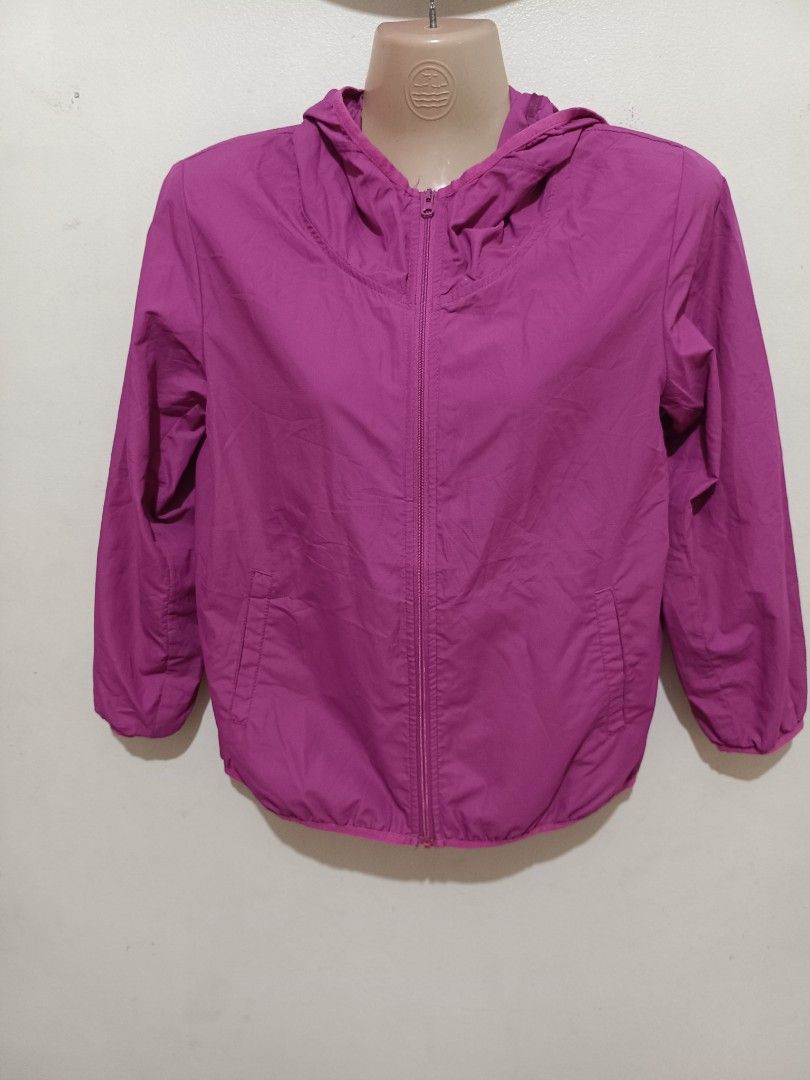 wind breaker (Category: Coats, Jackets and Outerwear) located in Limay. Submitted by lisa_2318 (Listing ID 1471015185, Image 2). Description: .