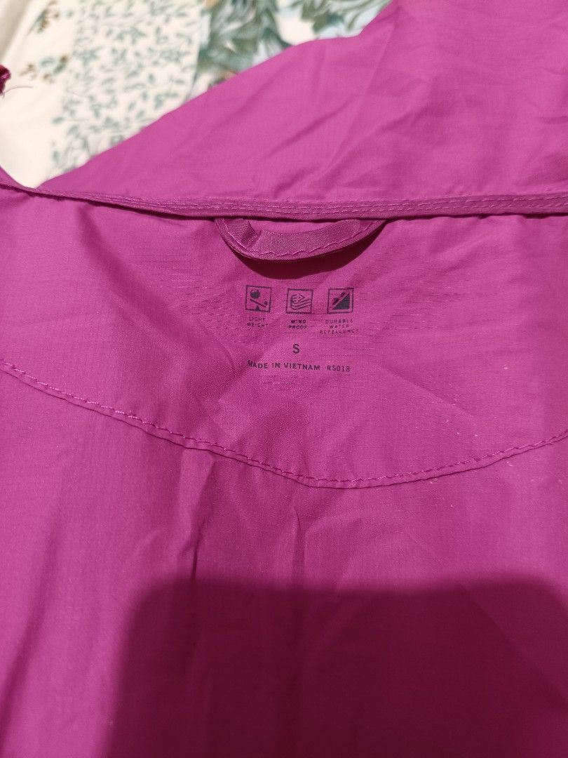 wind breaker (Category: Coats, Jackets and Outerwear) located in Limay. Submitted by lisa_2318 (Listing ID 1471015185, Image 3). Description: .