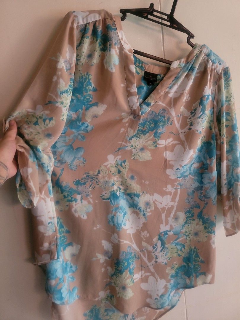 Worthington Woman Top (Category: Blouses) located in Los Banos. Submitted by lopecruz (Listing ID 1470964412, Image 3). Description: 21"armpit laid flat 26"length condition: like new, no flaws L to XL.