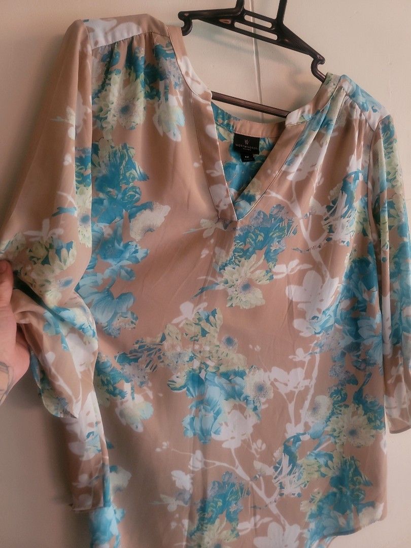Worthington Woman Top (Category: Blouses) located in Los Banos. Submitted by lopecruz (Listing ID 1470964412, Image 2). Description: 21"armpit laid flat 26"length condition: like new, no flaws L to XL.