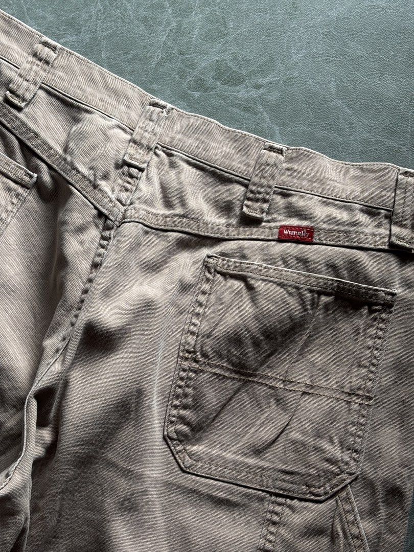 Wrangler Canvas Cargo Utility Short (Category: Shorts) located in Polomolok. Submitted by kuishh (Listing ID 1471028808, Image 3). Description: Size 36.
