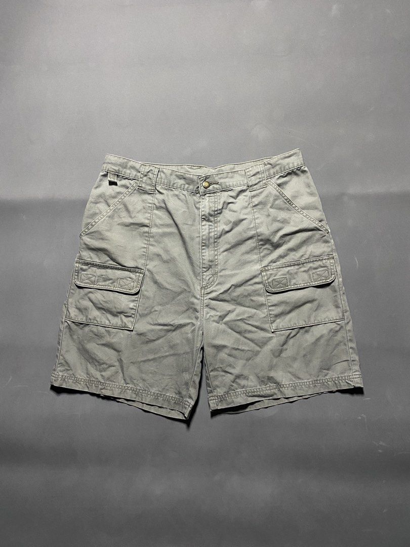 Wrangler Cargo Short (Category: Shorts) located in Pasay City. Submitted by thrift.wards (Listing ID 1471042869, Image 2). Description: size: 36 length: 21 leg hole: 12 no issue.