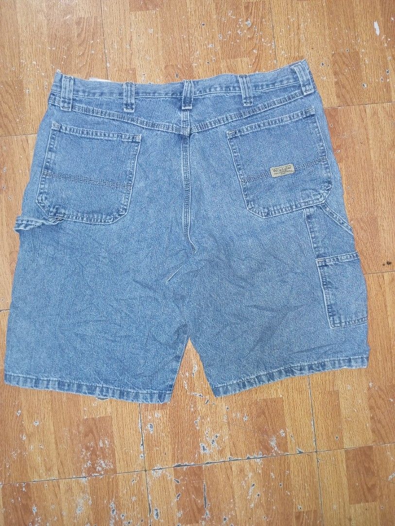 WRANGLER CARPENTER JORTS (Category: Shorts) located in Sibalom. Submitted by jm.thrift07 (Listing ID 1471016145, Image 1). Description: EXCELLENT CONDITION 💯 DIMES:36×22 ISSUE:MINOR FLAWS.