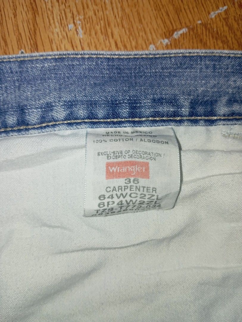 WRANGLER CARPENTER JORTS (Category: Shorts) located in Sibalom. Submitted by jm.thrift07 (Listing ID 1471016145, Image 3). Description: EXCELLENT CONDITION 💯 DIMES:36×22 ISSUE:MINOR FLAWS.