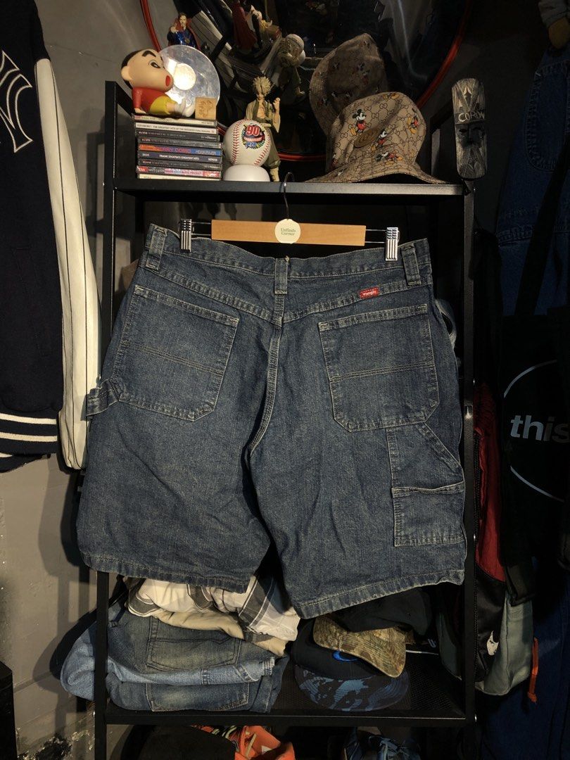 WRANGLER DENIM CARPENTER SHORTS (Category: Shorts) located in San Pablo. Submitted by genesisllo24149 (Listing ID 1471017080, Image 2). Description: WRANGLER DENIM CARPENTER SHORTS WAIST -> 34 LENGTH -> 20 THIGH -> 14 LEG OPENING -> 11 ISSUE -> PINHOLE CONDITION -> GOOD DM TO PURCHASE 📥 DISCLAIMER: - Please manage your expectations, posted items are preloved, used & thrifted -Actual color may vary due to lighting -Flaker will be posted.