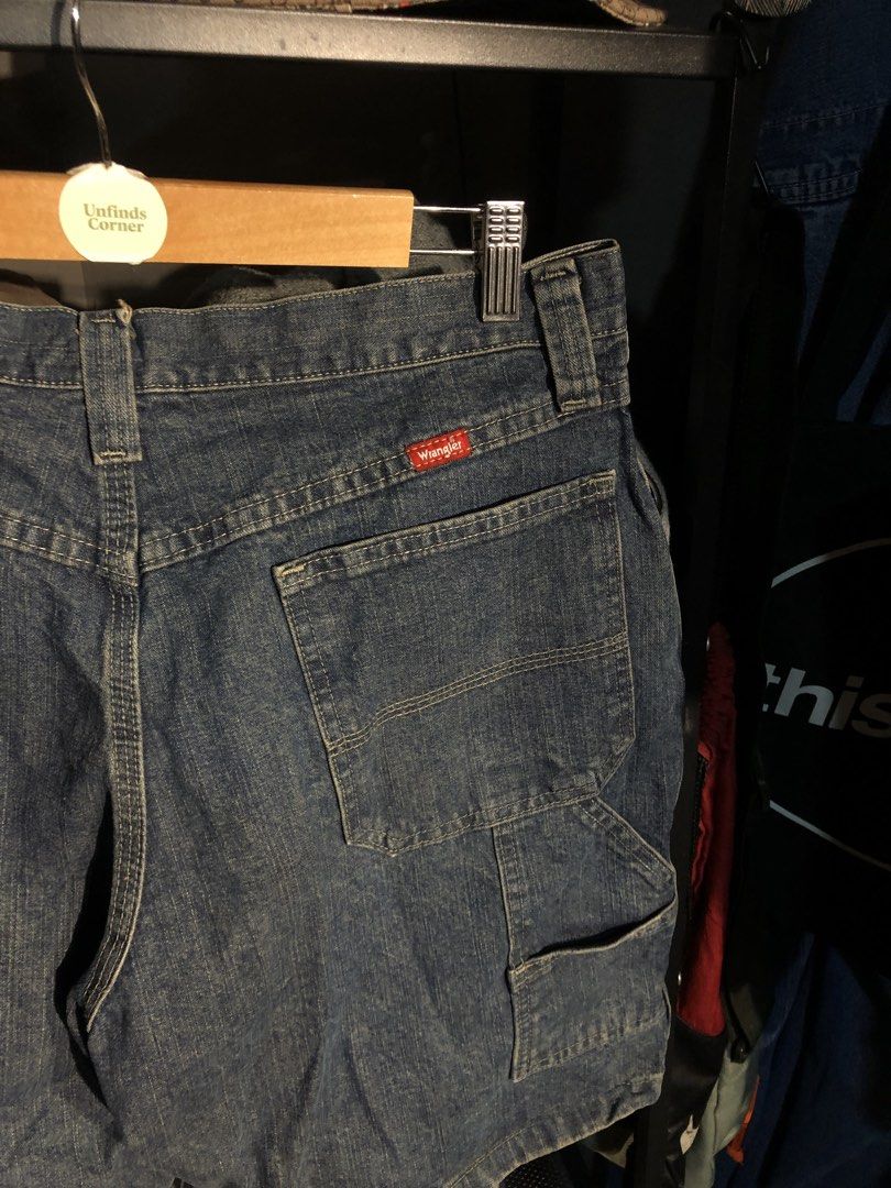 WRANGLER DENIM CARPENTER SHORTS (Category: Shorts) located in San Pablo. Submitted by genesisllo24149 (Listing ID 1471017080, Image 3). Description: WRANGLER DENIM CARPENTER SHORTS WAIST -> 34 LENGTH -> 20 THIGH -> 14 LEG OPENING -> 11 ISSUE -> PINHOLE CONDITION -> GOOD DM TO PURCHASE 📥 DISCLAIMER: - Please manage your expectations, posted items are preloved, used & thrifted -Actual color may vary due to lighting -Flaker will be posted.