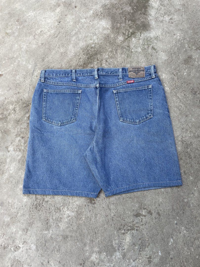 Wrangler Short 🔥 (Category: Shorts) located in Roxas City. Submitted by patch_archive (Listing ID 1471067931, Image 1). Description: Wrangler Short 🔥 📏 ACTUAL DIMENSION USING INCHES 👖 WAIST : 42 👖 LENGTH : 22 👖 HEM : 13 👖 FLAWS : ALTERED 🏷️ PRICE : 350 PHP + SF * MESSAGE ME IF YOU HAVE ANY OTHER QUESTION ABOUT SIZING . 🚚 Local shipping fee ( 70-85 Php) ✈️ International Shipping fee cost “DM” 💳 Mode of payment ( Gcash, PayPal, Pay Maya ,