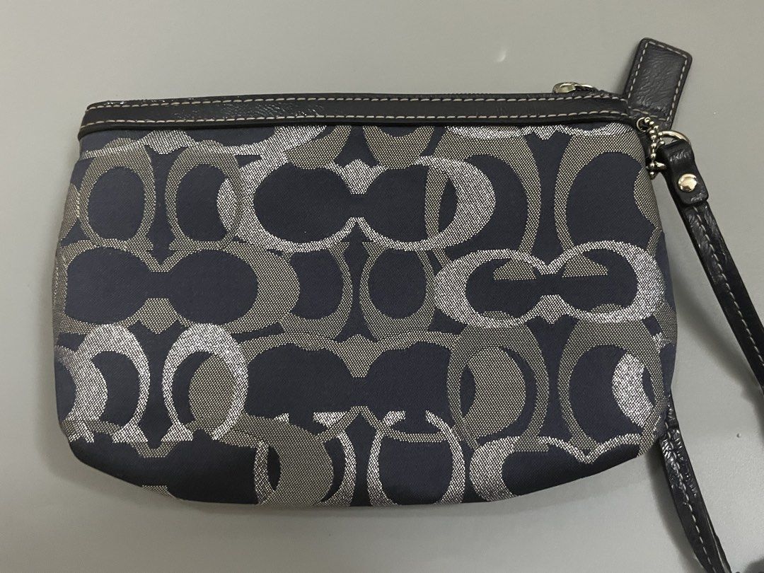wristlet (Category: Luxury Bags & Wallets) located in Baguio. Submitted by angeluis_215 (Listing ID 1471066830, Image 3). Description: pm me for more details!!.