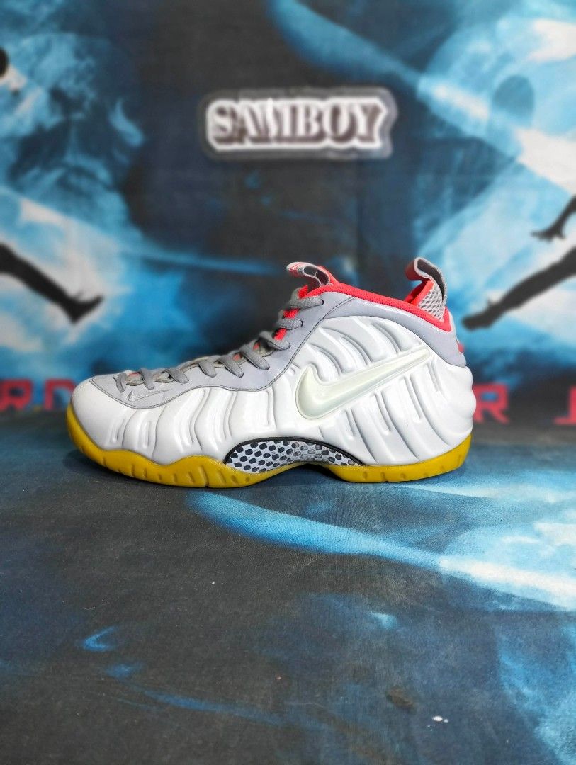 Wts (Category: Sneakers) located in Polomolok. Submitted by thriftnisam (Listing ID 1471024371, Image 3). Description: ⛔ Nikè Àir Foamposite Pro PRM Pure Platinum ⛔ Size 9 Us 27 Cm Very Good Condition Legit Authentic Pair ✅.