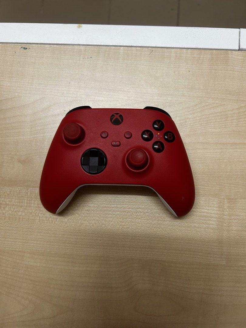 Xbox Controller Pulse Red (Category: Controllers) located in Rawang. Submitted by akmalmaiden7 (Listing ID 1470975310, Image 1). Description: condition elok lagi,tkde stick drift apa2,sila nego .