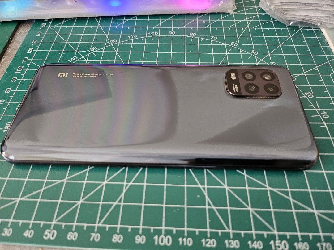 Xiaomi Mi 10 Lite 5G (Category: Xiaomi) located in Quezon City. Submitted by kiwijae (Listing ID 1470967189, Image 3). Description: Mint condition physically and function-wise no problem at all including battery .