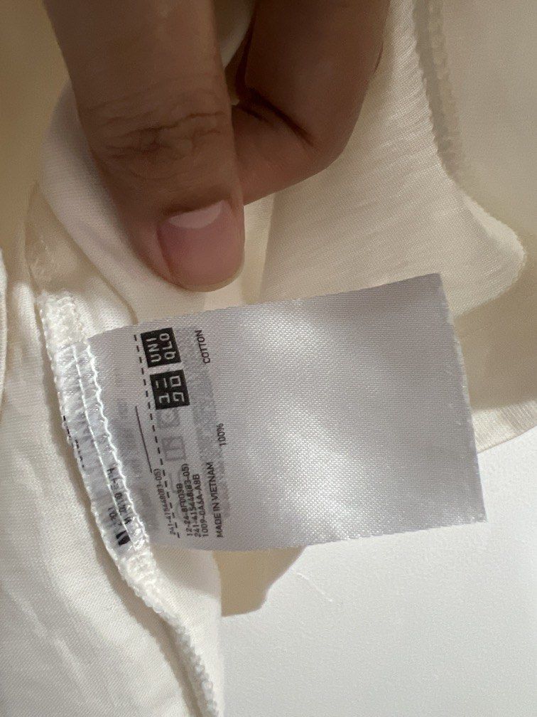XL Uniqlo boxy type top (Category: Others Tops) located in Las Pinas. Submitted by gaeley (Listing ID 1470947809, Image 3). Description: b: 22" armpit to armpit l: 22".