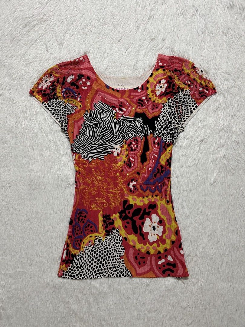 Y2k AOP short-sleeve top (Category: Others Tops) located in Quezon City. Submitted by herarchiveph (Listing ID 1470962189, Image 1). Description: Y2k MILANO II AOP short-sleeve top Width: 26 inches Length: 25 inches Minor issue: washable stain, missing few beads (barely noticeable).