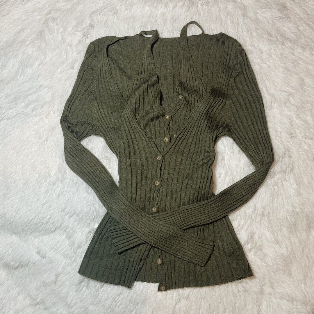 Y2k army green double inner (Category: Longsleeves) located in Tuguegarao City. Submitted by rewear_files (Listing ID 1471100189, Image 1). Description: Price: ₱150 Size: s-m 📍 Location: Tuguegarao City, Cagayan MOP: Maya (pay first) MOD: J&T Express or personal pickup around Tuguegarao City. Message me if interested! No reservations, please. First to pay, first to get..