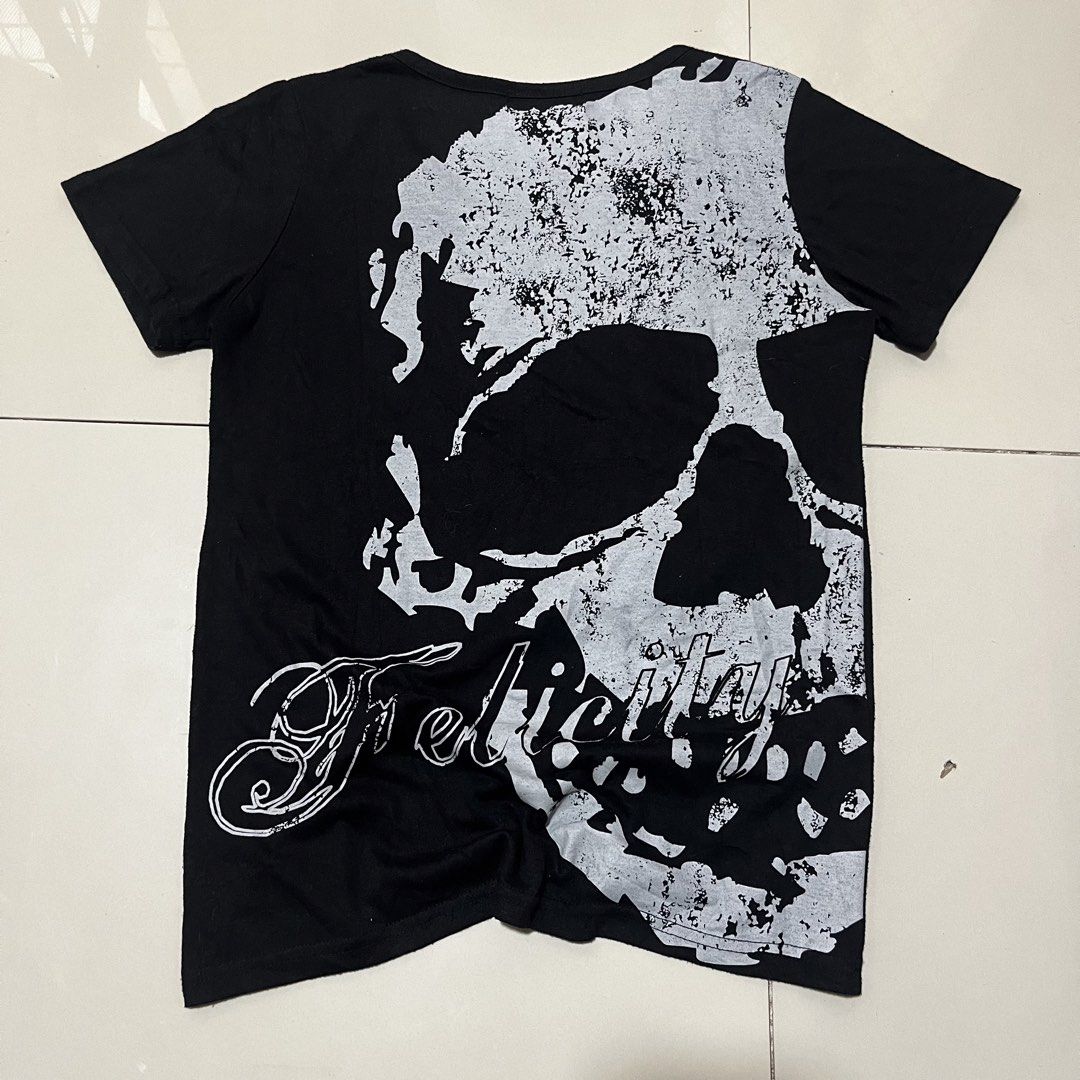Y2K BIG SKULL BANANA TRIP TEE (Category: Shirts) located in Manila. Submitted by balanse (Listing ID 1471062780, Image 1). Description: SIZE: M ON TAG DIMES: 17W X 24L EXCELLENT CONDITION. 9.9 HONEST COLOR RATE. NONE ANY ISSUE..