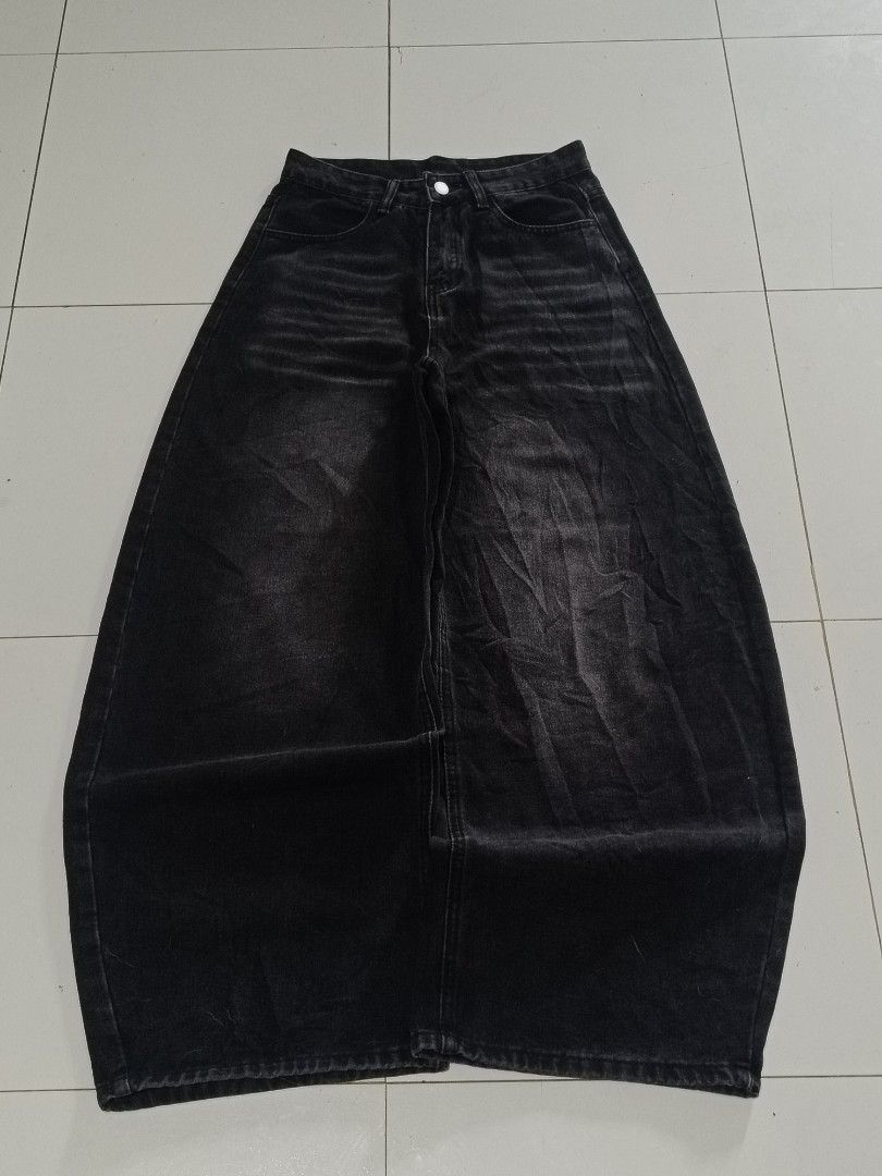 Y2k black washed barrel pants (Category: Jeans) located in Naga. Submitted by justthrift09 (Listing ID 1471116362, Image 2). Description: Size 28-30 length 41 thigh 13 leghole 11 hard denim.