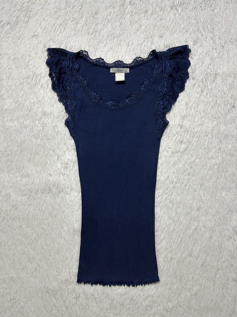 Y2k dark blue ribbed sleeveless top (Category: Others Tops) located in Quezon City. Submitted by herarchiveph (Listing ID 1470960383, Image 1). Description: Hemei Y2k dark blue ribbed sleeveless top Width: 17 inches (stretchable) Length: 24.5 inches - sign of used.