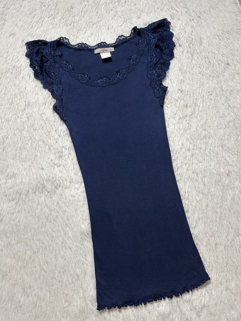 Y2k dark blue ribbed sleeveless top (Category: Others Tops) located in Quezon City. Submitted by herarchiveph (Listing ID 1470960383, Image 2). Description: Hemei Y2k dark blue ribbed sleeveless top Width: 17 inches (stretchable) Length: 24.5 inches - sign of used.