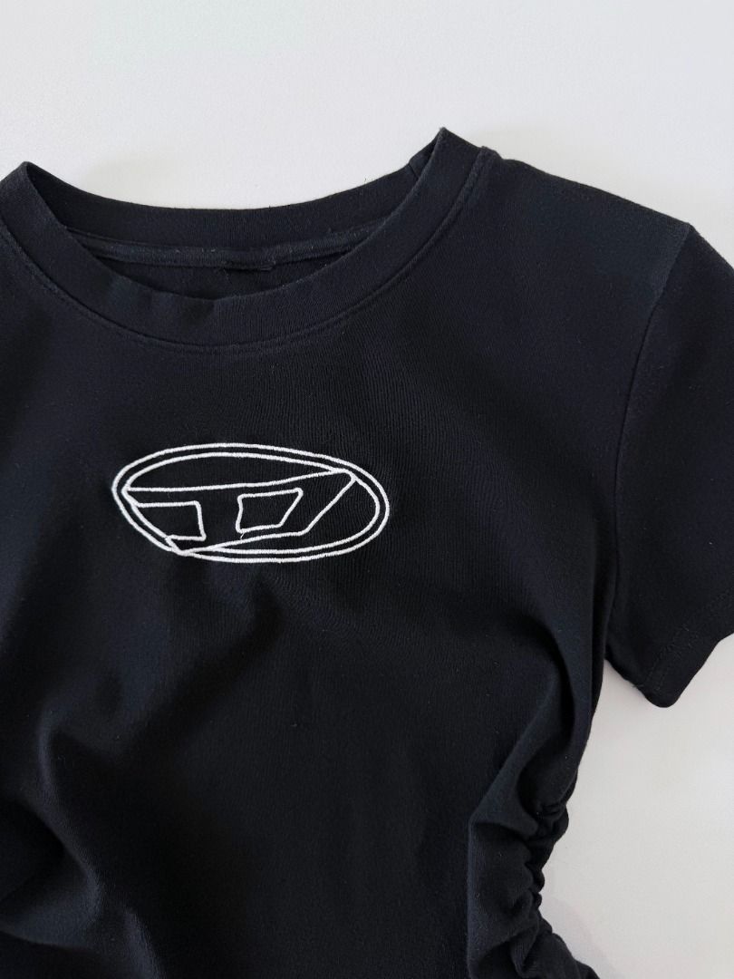 Y2k Diesel Oval D Logo fitted shirt (Category: Shirts) located in Cabanatuan. Submitted by argarments.ph (Listing ID 1470933269, Image 3). Description: Tagged: cut tag, fits small Width 14.5" | Length 18" Condition: Excellent condition Issue(s): -.