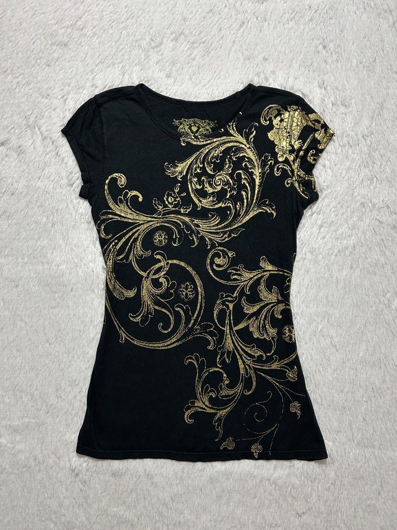 Y2k Ellemenno fitted top (Category: Others Tops) located in Quezon City. Submitted by herarchiveph (Listing ID 1470962623, Image 1). Description: Y2k Ellemenno fitted top Size M on tag Width: 31 inches Length: 25 inches Issue: crack prints, sign of use.