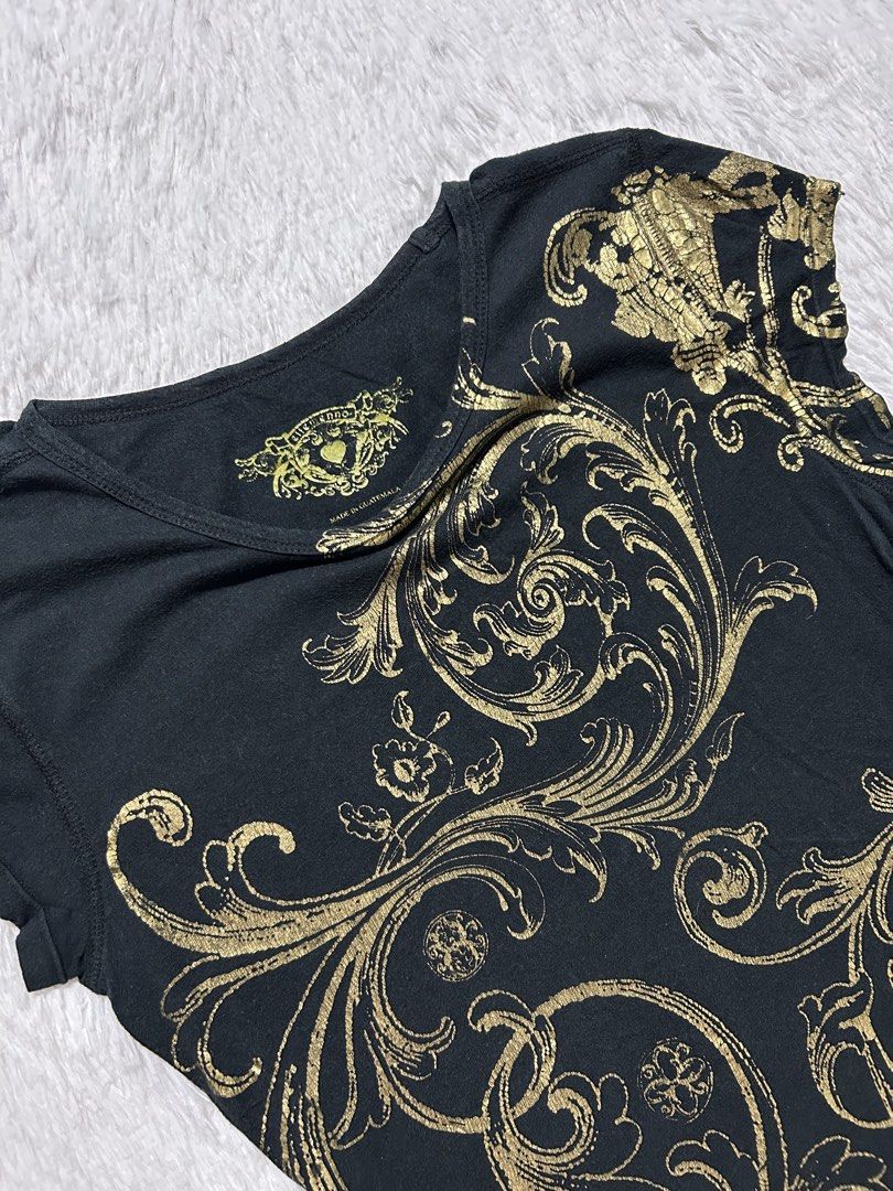 Y2k Ellemenno fitted top (Category: Others Tops) located in Quezon City. Submitted by herarchiveph (Listing ID 1470962623, Image 3). Description: Y2k Ellemenno fitted top Size M on tag Width: 31 inches Length: 25 inches Issue: crack prints, sign of use.