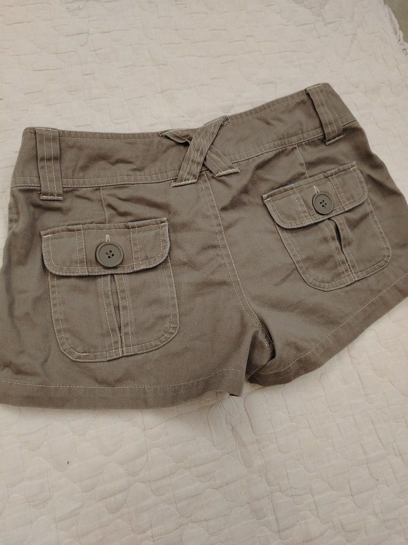 Y2k gray brown micro shorts (Category: Shorts) located in Panabo. Submitted by _elfiethreads (Listing ID 1471060382, Image 2). Description: W: 32in L: 12in No issues.