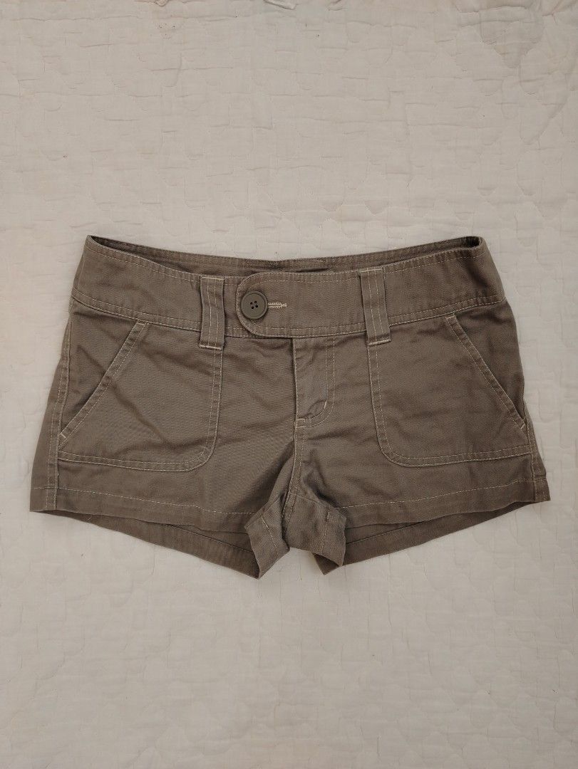Y2k gray brown micro shorts (Category: Shorts) located in Panabo. Submitted by _elfiethreads (Listing ID 1471060382, Image 1). Description: W: 32in L: 12in No issues.