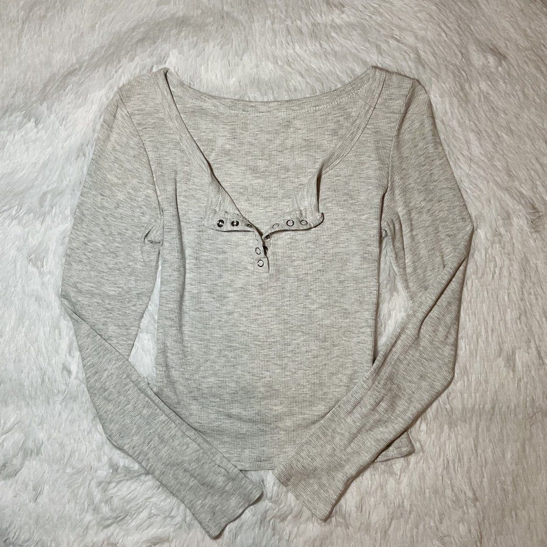 Y2k henly long sleeves (Category: Longsleeves) located in Tuguegarao City. Submitted by rewear_files (Listing ID 1471099427, Image 1). Description: Price: ₱130 Size: xs-s 📍 Location: Tuguegarao City, Cagayan MOP: Maya (pay first) MOD: J&T Express or personal pickup around Tuguegarao City. Message me if interested! No reservations, please. First to pay, first to get..