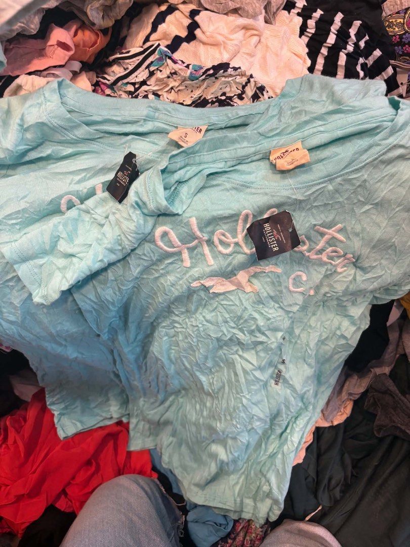 Y2k Hollister tshirt (Category: Tshirts & Polo Shirts ) located in Zamboanga. Submitted by thriftitup0430 (Listing ID 1470934851, Image 1). Description: Aspack for 2 for only 550 Brand new with hangtag and sticker.