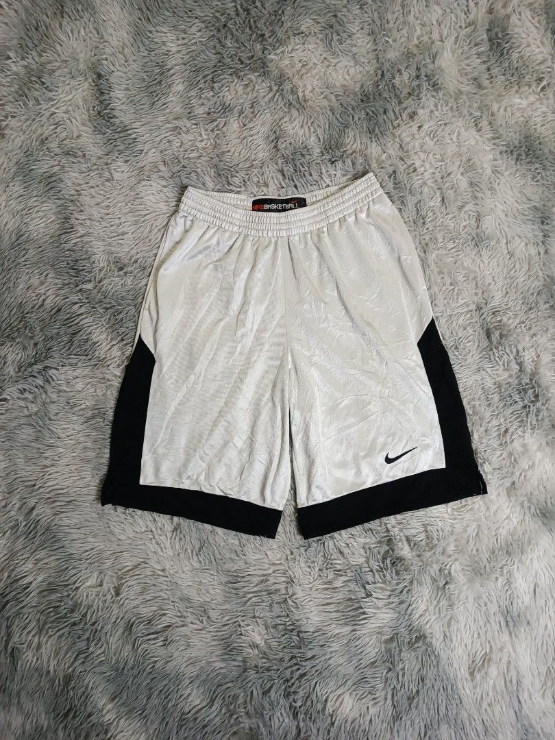 Y2k Nike Ballers Short (Category: Shorts) located in Mandaluyong City. Submitted by retro.199x (Listing ID 1471029785, Image 1). Description: SIZE MEDUIM ON TAG Waist: 30-36 Length: 23 Thigh: 15 Leg Opening: 12.5 EXCELLENT CONDITION.