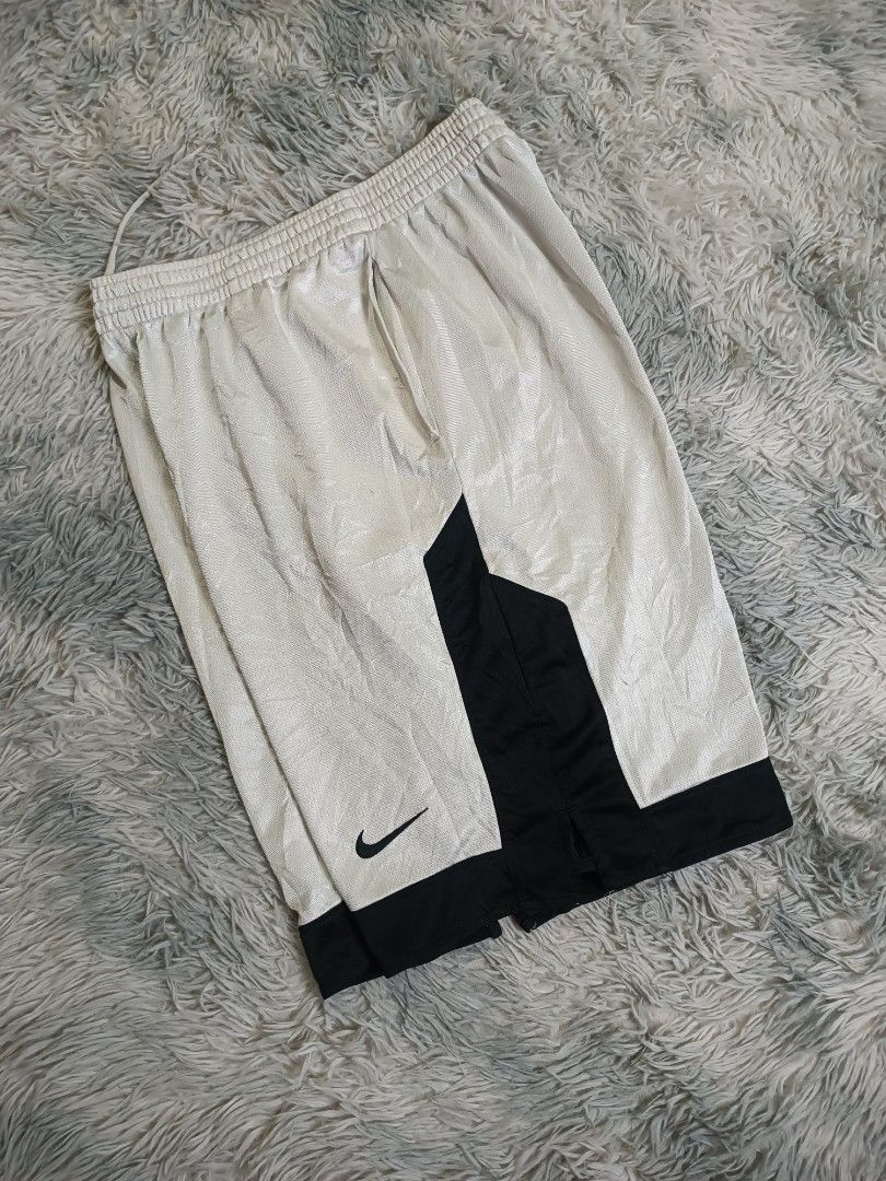 Y2k Nike Ballers Short (Category: Shorts) located in Mandaluyong City. Submitted by retro.199x (Listing ID 1471029785, Image 3). Description: SIZE MEDUIM ON TAG Waist: 30-36 Length: 23 Thigh: 15 Leg Opening: 12.5 EXCELLENT CONDITION.