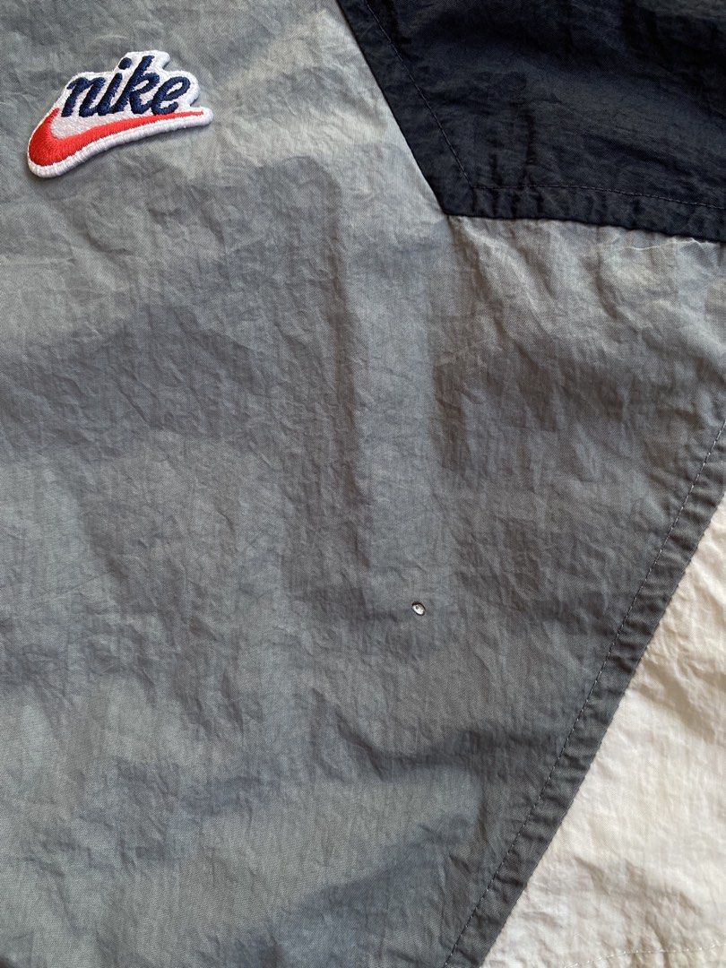Y2k nike windbreaker jacket (Category: Coats, Jackets and Outerwear) located in Kalibo. Submitted by kurt_ismael (Listing ID 1470993965, Image 3). Description: Y2k nike windbreaker jacket Width: 27 Length: 28 Excellent condition Color rate: 9.8/10 Issue: small hole & minor loose ribbings only (kindly check last 2 pics) (Solid parin pang personal).