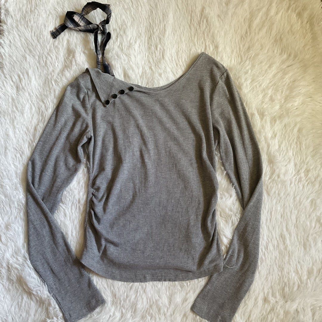 Y2k off shoulder long sleeves (Category: Longsleeves) located in Tuguegarao City. Submitted by rewear_files (Listing ID 1471099133, Image 1). Description: Price: ₱130 Size: xs-m (still strechable) 📍 Location: Tuguegarao City, Cagayan MOP: Maya (pay first) MOD: J&T Express or personal pickup around Tuguegarao City. Message me if interested! No reservations, please. First to pay, first to get..