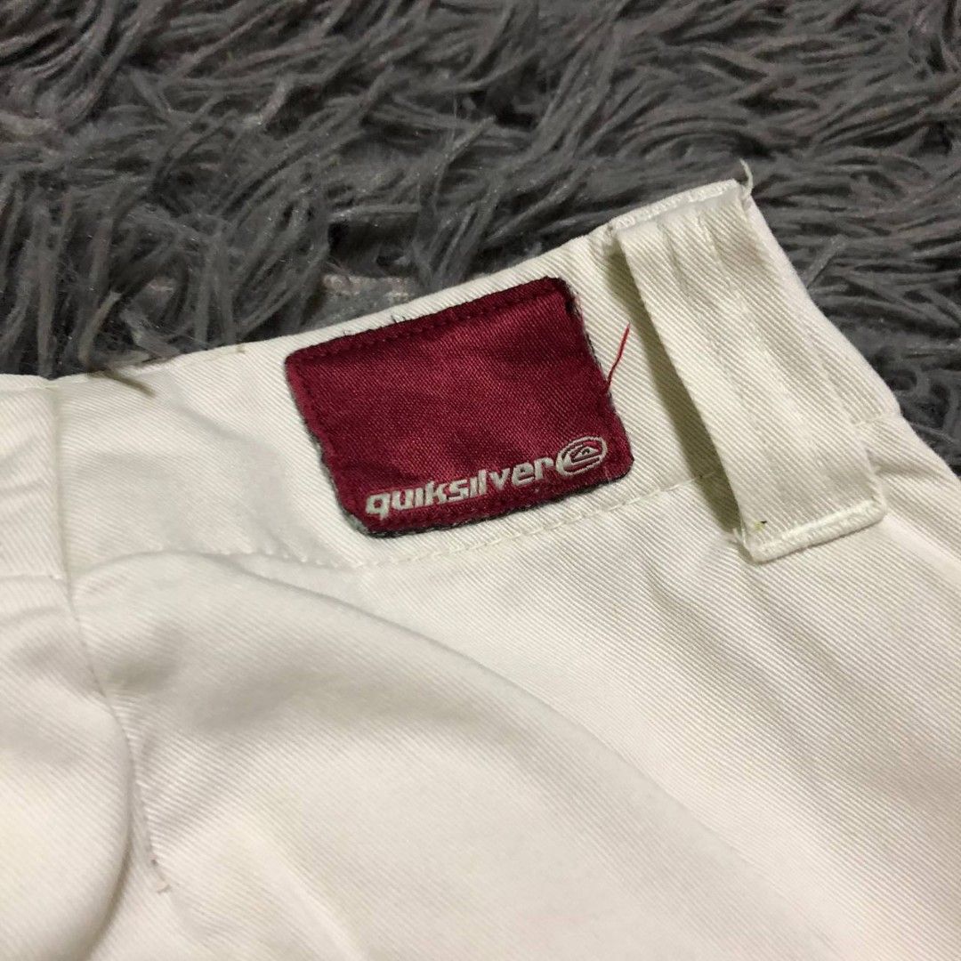 Y2k Quicksilver Short (Category: Shorts) located in Camiling. Submitted by thriftscape2024 (Listing ID 1470980510, Image 3). Description: Excellent Condition Color rate: 9/10 Issue: ❌❌❌ W: 34 L: 27 Thigh: 16 Leg Opening: 14.