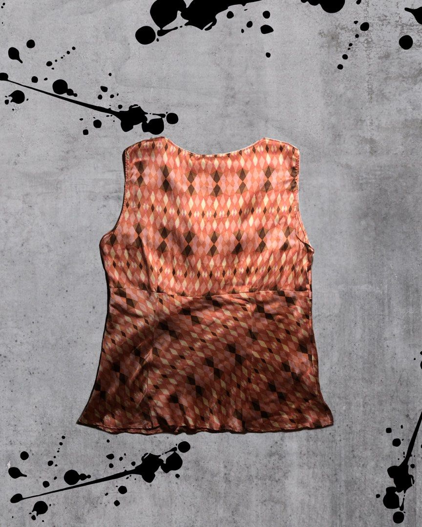 Y2K Retro 2000s Style Sleeveless Top (Category: Sleeveless) located in Calamba. Submitted by kiyanc3 (Listing ID 1470985618, Image 3). Description: No Issue - Size XS to Small - Silk - Zipper on The Side.